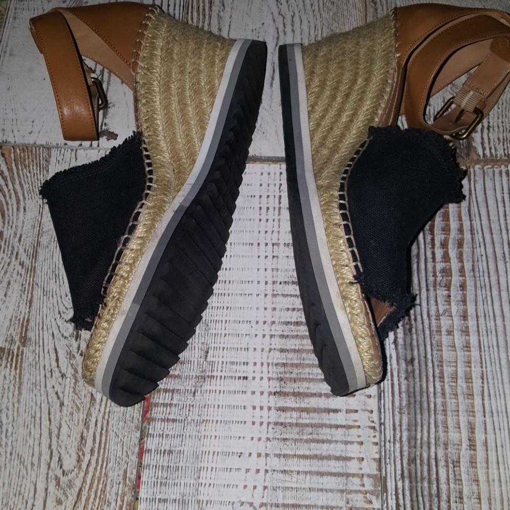 Tommy Hilfiger  Size 9.5 Wedges